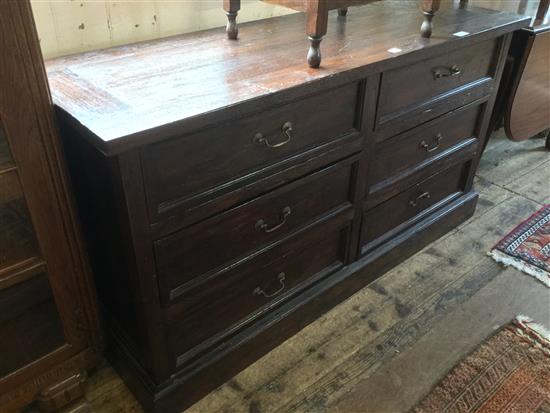 Large oak chest of drawers